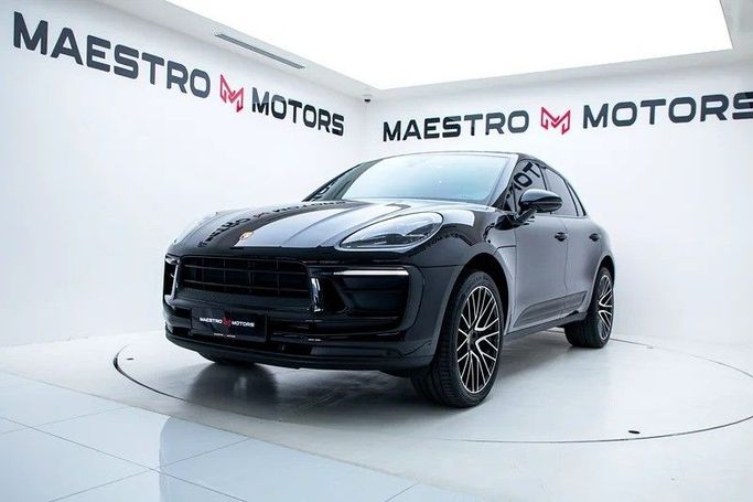 Подержанный Porsche Macan I Рестайлинг 2, 2.0 л, 2022 в Дубае от Maestro Motors Черный цвет. Европейская | AUTO.AE