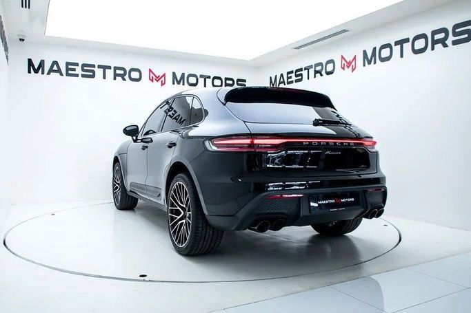Подержанный Porsche Macan I Рестайлинг 2, 2.0 л, 2022 в Дубае от Maestro Motors Черный цвет. Европейская | AUTO.AE