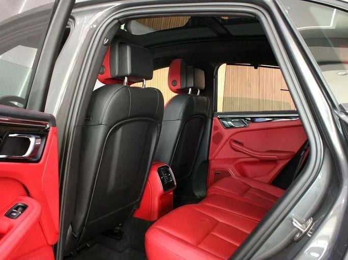 Подержанный Porsche Macan S I, 3.0 л, 2015 в Дубае от Hot Wheel Used Motors Серый цвет. GCC | AUTO.AE