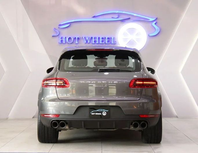 Подержанный Porsche Macan S I, 3.0 л, 2015 в Дубае от Hot Wheel Used Motors Серый цвет. GCC | AUTO.AE