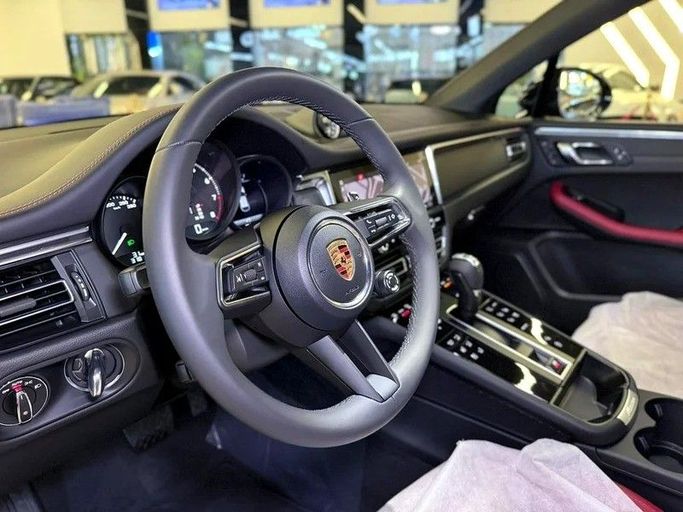 Новый Porsche Macan I Рестайлинг 2, 2.0 л, 2026 в Дубае от GE Motors Черный цвет. GCC | AUTO.AE