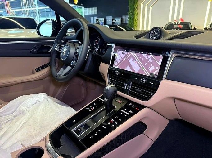 Новый Porsche Macan I Рестайлинг 2, 2.0 л, 2026 в Дубае от GE Motors Черный цвет. GCC | AUTO.AE