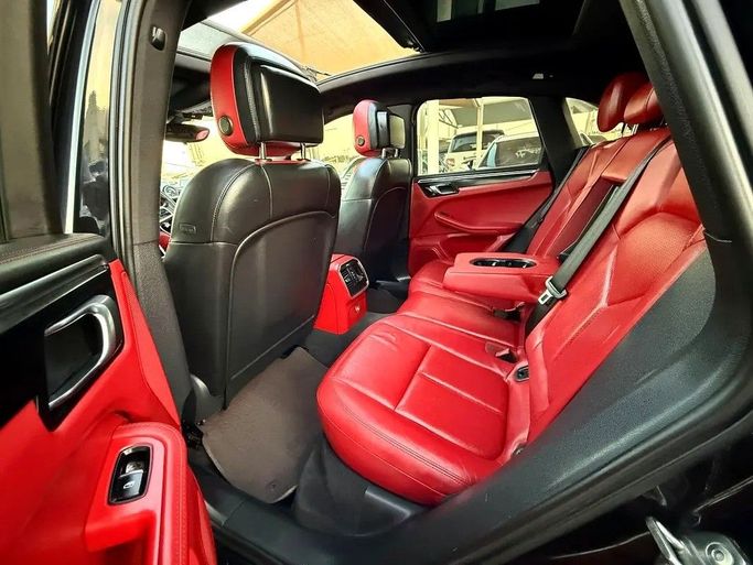 Подержанный Porsche Macan S I, 3.0 л, 2015 в Дубае от Al Qemah Used Cars Черный цвет. GCC | AUTO.AE