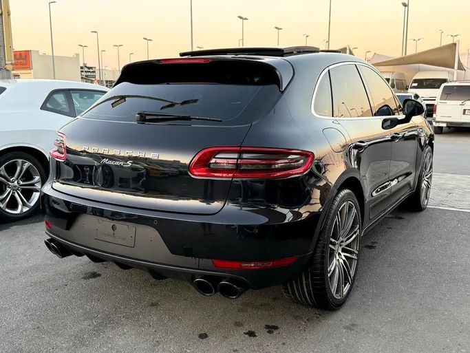 Подержанный Porsche Macan S I, 3.0 л, 2015 в Дубае от Al Qemah Used Cars Черный цвет. GCC | AUTO.AE