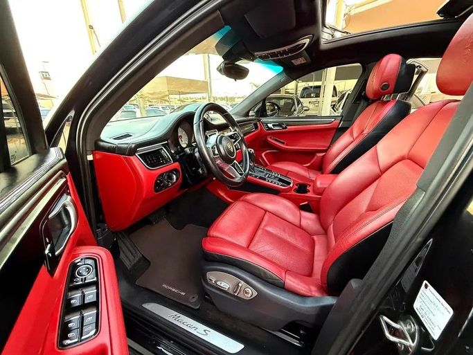 Подержанный Porsche Macan S I, 3.0 л, 2015 в Дубае от Al Qemah Used Cars Черный цвет. GCC | AUTO.AE