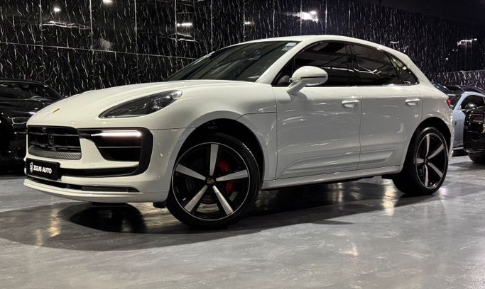 Подержанный Porsche Macan S I Рестайлинг 2, 2.9 л, 2024 в Дубае от Zeus Motors Белый цвет. GCC | AUTO.AE