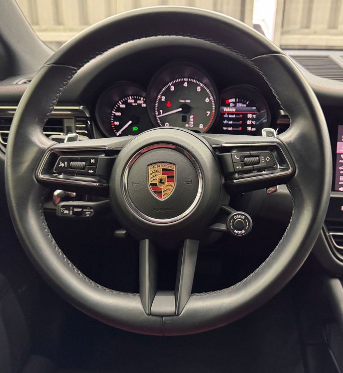 Подержанный Porsche Macan S I Рестайлинг 2, 2.9 л, 2024 в Дубае от Zeus Motors Белый цвет. GCC | AUTO.AE