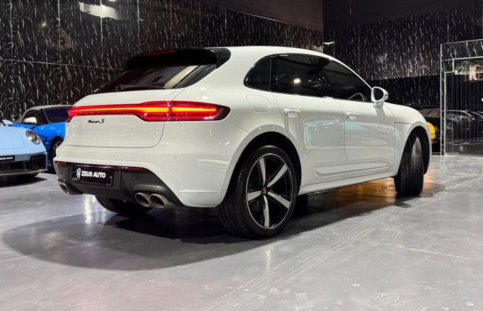Подержанный Porsche Macan S I Рестайлинг 2, 2.9 л, 2024 в Дубае от Zeus Motors Белый цвет. GCC | AUTO.AE
