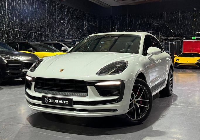 Подержанный Porsche Macan S I Рестайлинг 2, 2.9 л, 2024 в Дубае от Zeus Motors Белый цвет. GCC | AUTO.AE