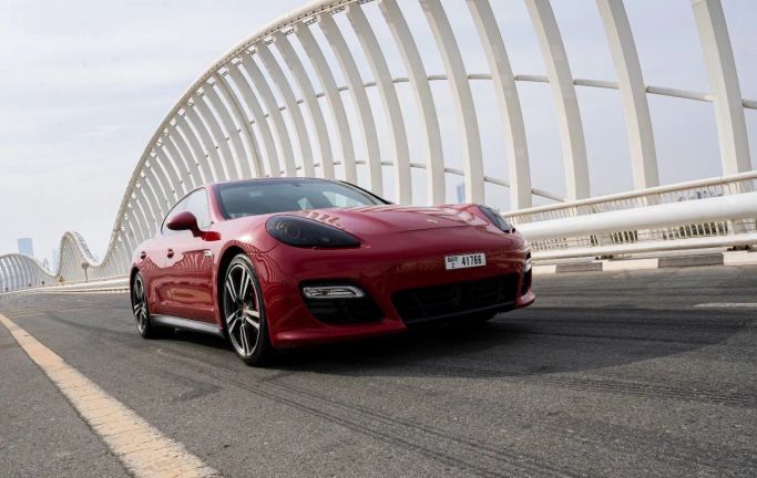 Porsche Panamera GTS II, 2019 хэтчбек 5 дв.  класса в Дубае от Royal Dream красный цвет | AUTO.AE