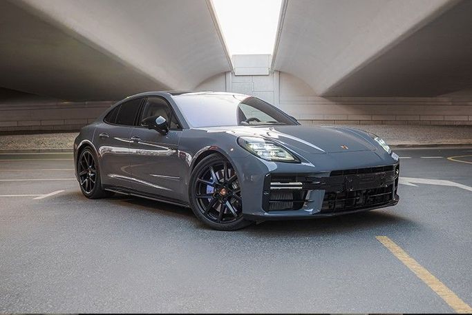 Porsche Panamera 4S E-Hybrid III, 2025 лифтбэк executive  класса в Дубае от Car Lux 365 Car Rental серый цвет | AUTO.AE