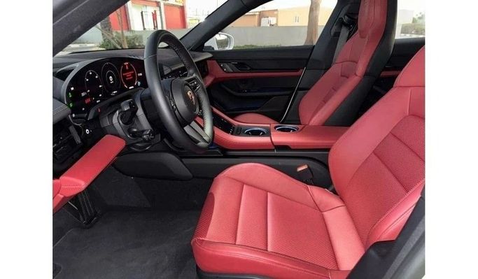 Новый Porsche Taycan 4S I, 2023 в Дубае от Royal Motors Белый цвет. GCC | AUTO.AE