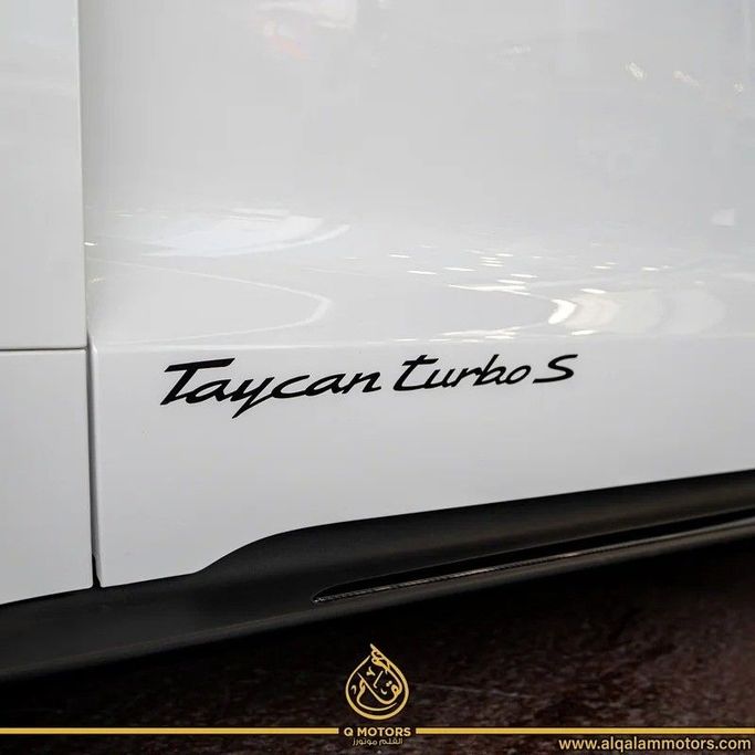 Подержанный Porsche Taycan Turbo S I, 2020 в Дубае от Q Motors Белый цвет. Европейская | AUTO.AE