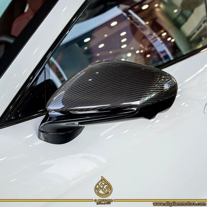 Подержанный Porsche Taycan Turbo S I, 2020 в Дубае от Q Motors Белый цвет. Европейская | AUTO.AE