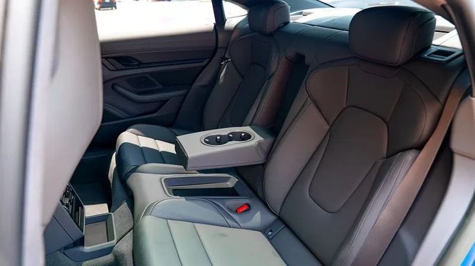 Новый Porsche Taycan GTS I, 2022 в Дубае от 8 Ba Motors Синий цвет. Американская | AUTO.AE