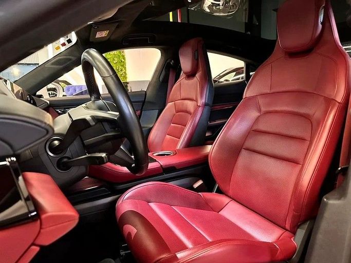 Used Porsche Taycan Turbo S I, 2021 in Dubai by GE Motors, White color. GCC Specs | AUTO.AE