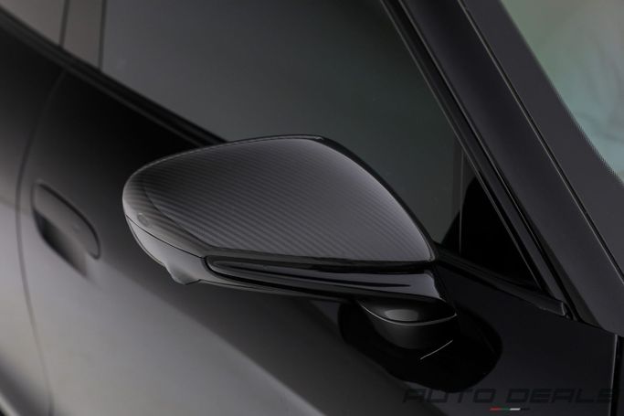 Подержанный Porsche Taycan Turbo S I, 2021 в Дубае от AUTO DEALS Черный цвет. Европейская | AUTO.AE