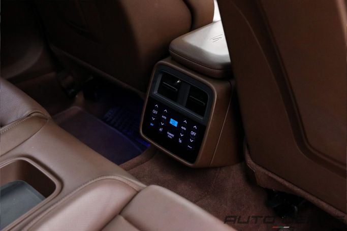 Подержанный Porsche Taycan Turbo S I, 2021 в Дубае от AUTO DEALS Черный цвет. Европейская | AUTO.AE