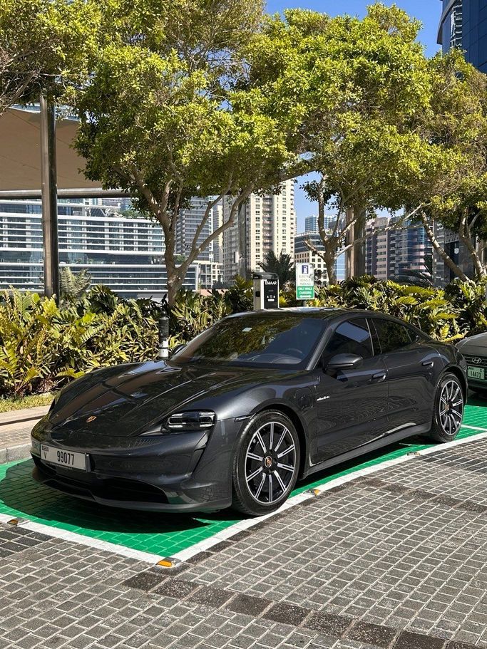 مستعملة Porsche Taycan I, 2024 في في دبي، اللون رمادي. مواصفات الخليج | AUTO.AE | إعلان #260934