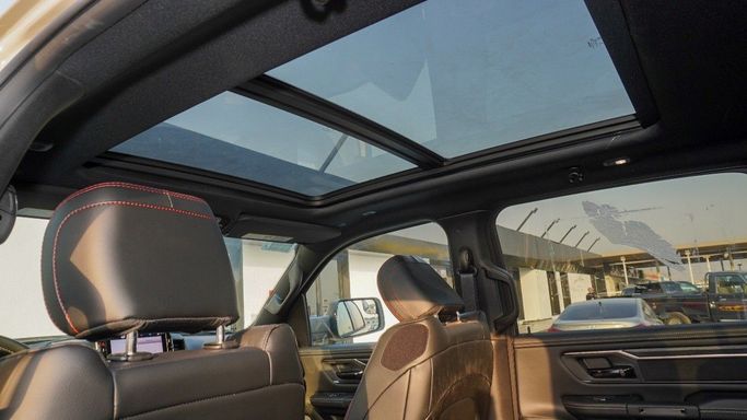 Новый RAM 1500 Crew Cab V Рестайлинг, 3.0 л, 2025 в Дубае от 777 CARS Коричневый цвет. Канадская | AUTO.AE
