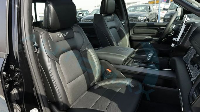 Новый RAM 1500 Crew Cab V Рестайлинг, 3.0 л, 2025 в Дубае от Auto Max Group Черный цвет. GCC | AUTO.AE
