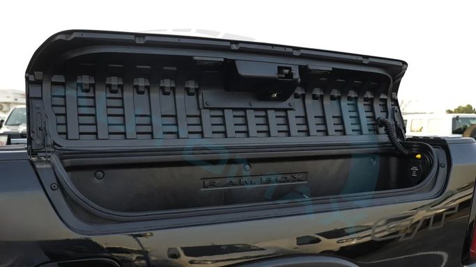 Новый RAM 1500 Crew Cab V Рестайлинг, 3.0 л, 2025 в Дубае от Auto Max Group Черный цвет. GCC | AUTO.AE