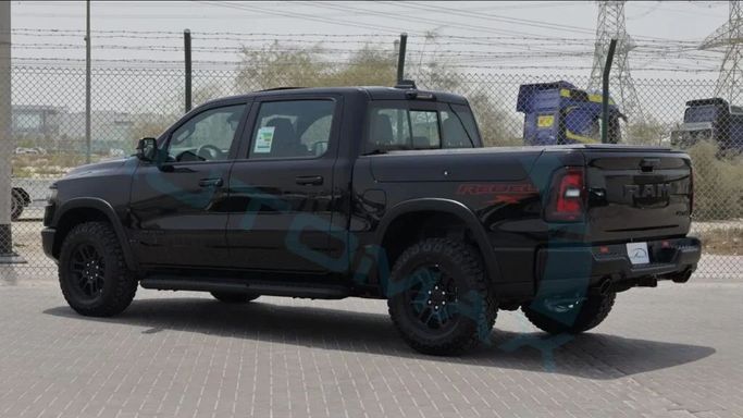 Новый RAM 1500 Crew Cab V Рестайлинг, 3.0 л, 2025 в Дубае от Auto Max Group Черный цвет. GCC | AUTO.AE