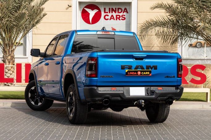Подержанный RAM 1500 Quad Cab eTorque V, 5.7 л, 2021 в Дубае от Linda Cars Синий цвет. GCC | AUTO.AE