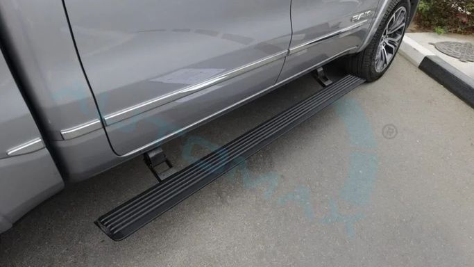 Новый RAM 1500 Crew Cab V Рестайлинг, 3.0 л, 2025 в Дубае от Auto Max Group Серебристый цвет. GCC | AUTO.AE