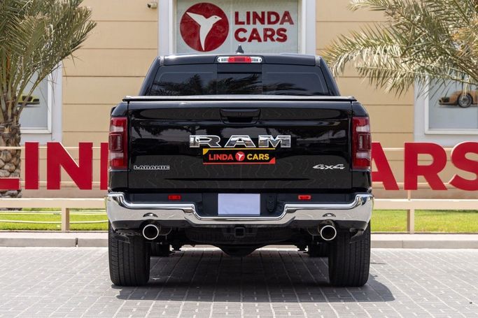 Подержанный RAM 1500 Crew Cab eTorque V, 5.7 л, 2024 в Дубае от Linda Cars Черный цвет. GCC | AUTO.AE