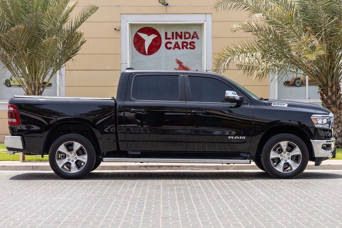 Подержанный RAM 1500 Crew Cab eTorque V, 5.7 л, 2024 в Дубае от Linda Cars Черный цвет. GCC | AUTO.AE