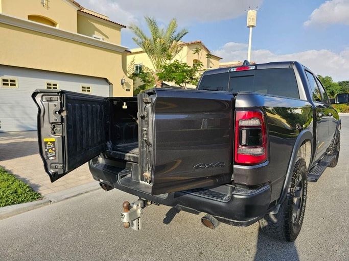 Новый RAM 1500 V, 5.7 л, 2020 в Дубае от SK Motors Серый цвет. Канадская | AUTO.AE