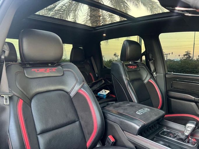 Подержанный RAM 1500 Crew Cab TRX V, 6.2 л, 2022 в Дубае от Drivenchy Motors Черный цвет. Американская | AUTO.AE