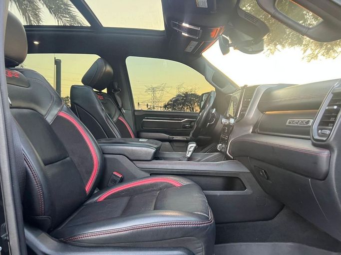 Подержанный RAM 1500 Crew Cab TRX V, 6.2 л, 2022 в Дубае от Drivenchy Motors Черный цвет. Американская | AUTO.AE