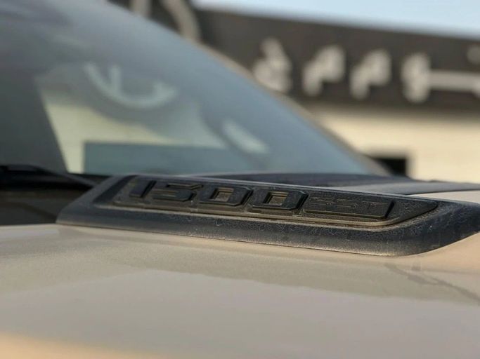 Новый RAM 1500 V Рестайлинг, 3.0 л, 2025 в Дубае от Orient Auto FZE Бежевый цвет. Канадская | AUTO.AE