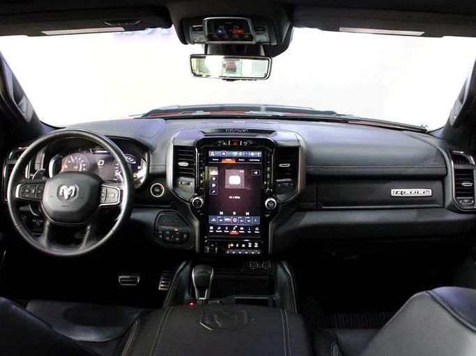 Подержанный RAM 1500 V Рестайлинг, 5.7 л, 2024 в Дубае от Hot Wheel Used Motors Красный цвет. Other | AUTO.AE