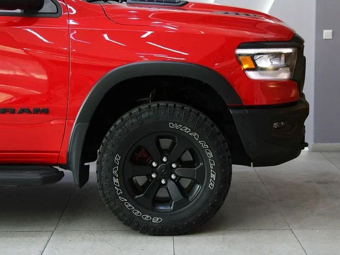 Подержанный RAM 1500 V Рестайлинг, 5.7 л, 2024 в Дубае от Hot Wheel Used Motors Красный цвет. Other | AUTO.AE