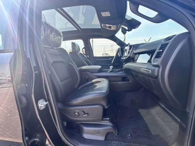 Новый RAM 1500 Crew Cab V Рестайлинг, 3.0 л, 2025 в Дубае от Allied Motors Черный цвет. GCC | AUTO.AE