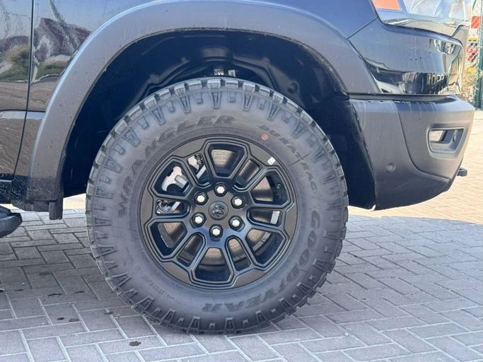 Новый RAM 1500 Crew Cab V Рестайлинг, 3.0 л, 2025 в Дубае от Allied Motors Черный цвет. GCC | AUTO.AE