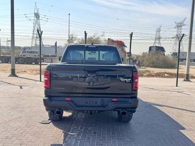 Новый RAM 1500 Crew Cab V Рестайлинг, 3.0 л, 2025 в Дубае от Allied Motors Черный цвет. GCC | AUTO.AE
