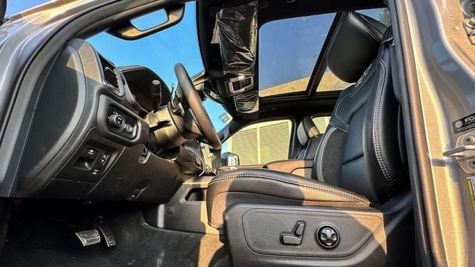 Новый RAM 1500 V Рестайлинг, 5.7 л, 2024 в Дубае от Allied Motors Серебристый цвет. GCC | AUTO.AE