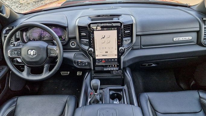 Новый RAM 1500 V Рестайлинг, 5.7 л, 2024 в Дубае от Allied Motors Красный цвет. GCC | AUTO.AE