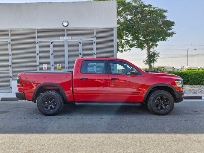 Новый RAM 1500 V Рестайлинг, 5.7 л, 2024 в Дубае от Allied Motors Красный цвет. GCC | AUTO.AE