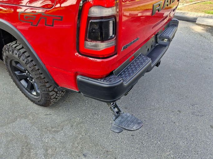 Новый RAM 1500 V Рестайлинг, 5.7 л, 2024 в Дубае от Allied Motors Красный цвет. GCC | AUTO.AE