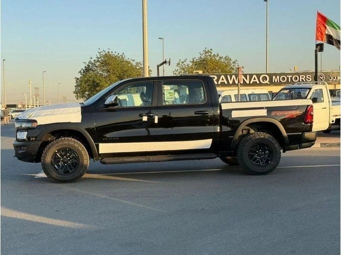 Новый RAM 1500 V Рестайлинг, 3.0 л, 2025 в Дубае от Al Rawnaq Motors  Черный цвет. GCC | AUTO.AE