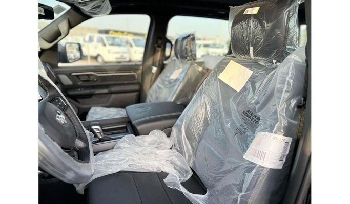 Новый RAM 1500 V Рестайлинг, 3.0 л, 2025 в Дубае от Al Rawnaq Motors  Черный цвет. GCC | AUTO.AE