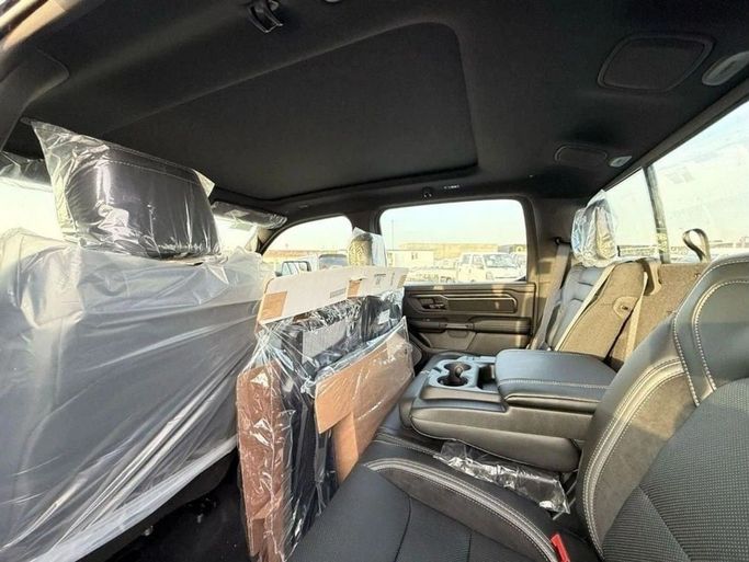 Новый RAM 1500 V Рестайлинг, 3.0 л, 2025 в Дубае от Al Rawnaq Motors  Черный цвет. GCC | AUTO.AE