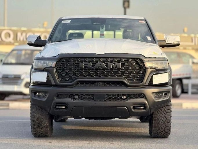 Новый RAM 1500 V Рестайлинг, 3.0 л, 2025 в Дубае от Al Rawnaq Motors  Черный цвет. GCC | AUTO.AE