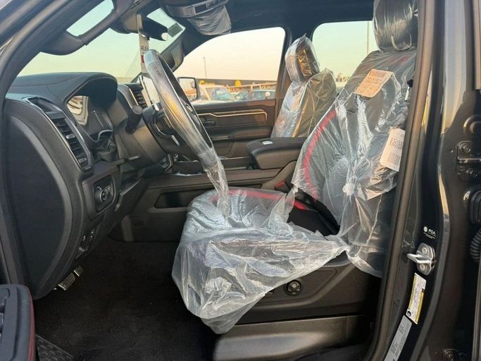 Новый RAM 1500 V Рестайлинг, 3.0 л, 2025 в Дубае от Al Rawnaq Motors  Серый цвет. GCC | AUTO.AE