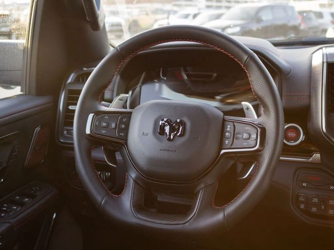 Новый RAM 1500 V Рестайлинг, 3.0 л, 2025 в Дубае от Al Rawnaq Motors  Серый цвет. GCC | AUTO.AE